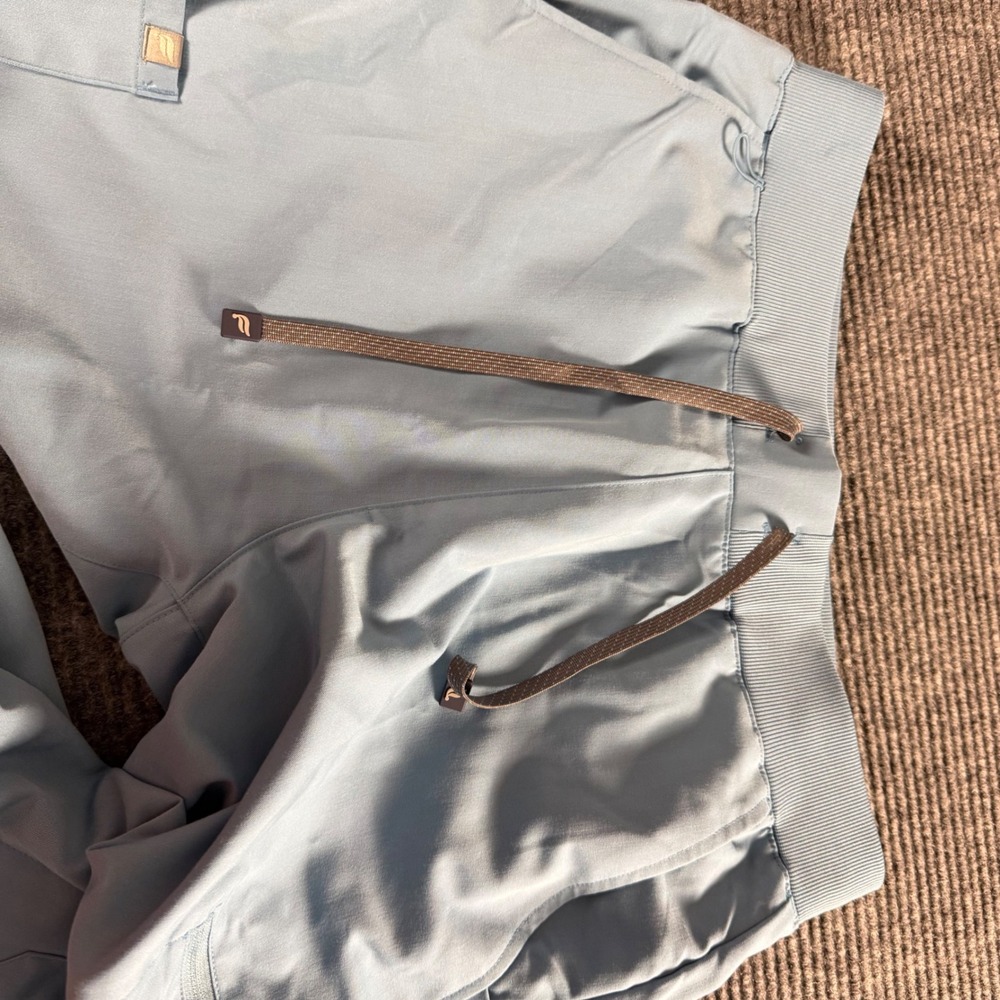 Fabletics Womens Light Blue V-Neck Scrub Top One Pocket and pants set like new - Picture 13 of 16